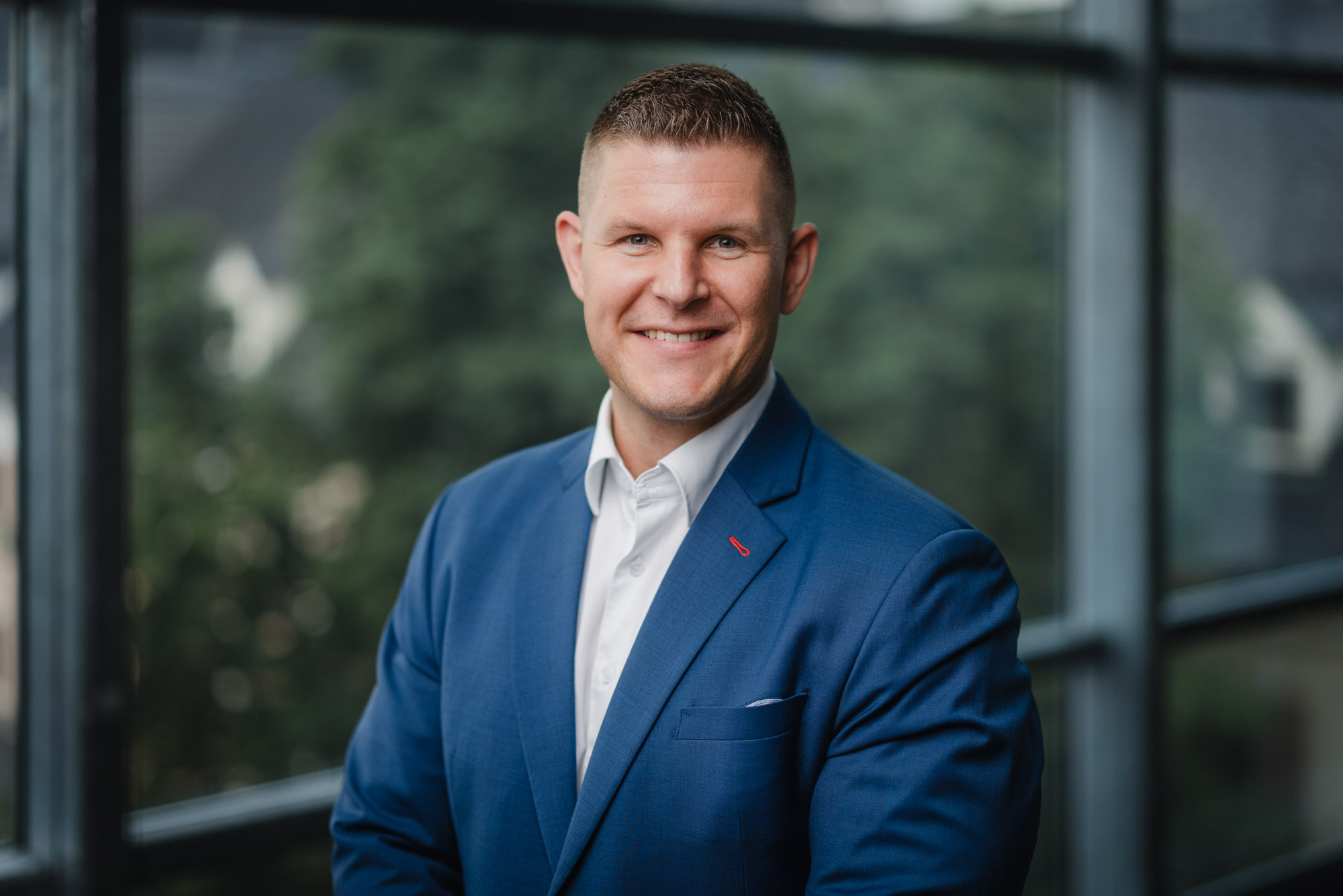 Portrait Anwalt Eckert ohne Krawatte